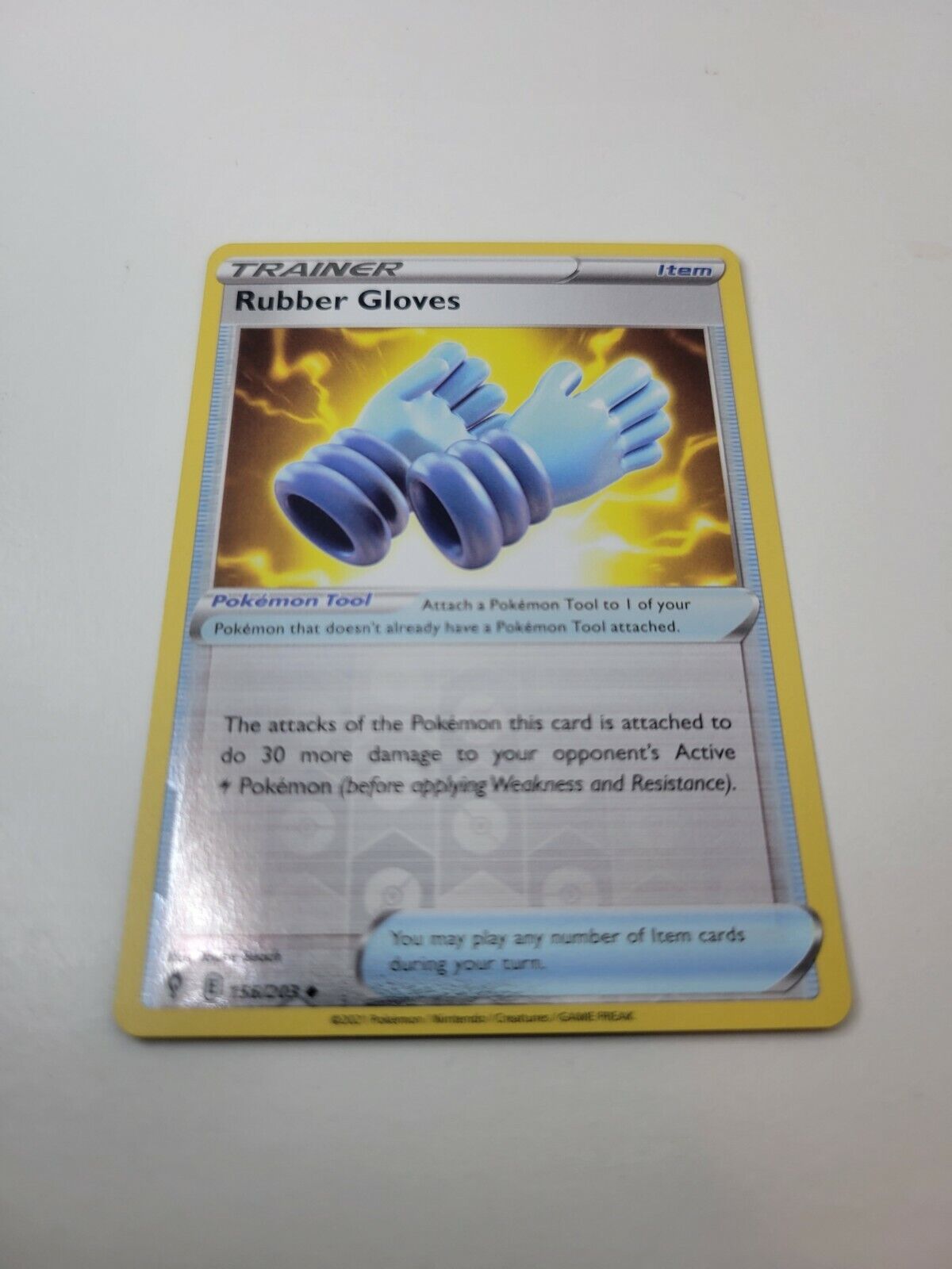 Pokémon TCG Rubber Gloves Evolving Skies 156/203 Reverse Holo Uncommon Card NM