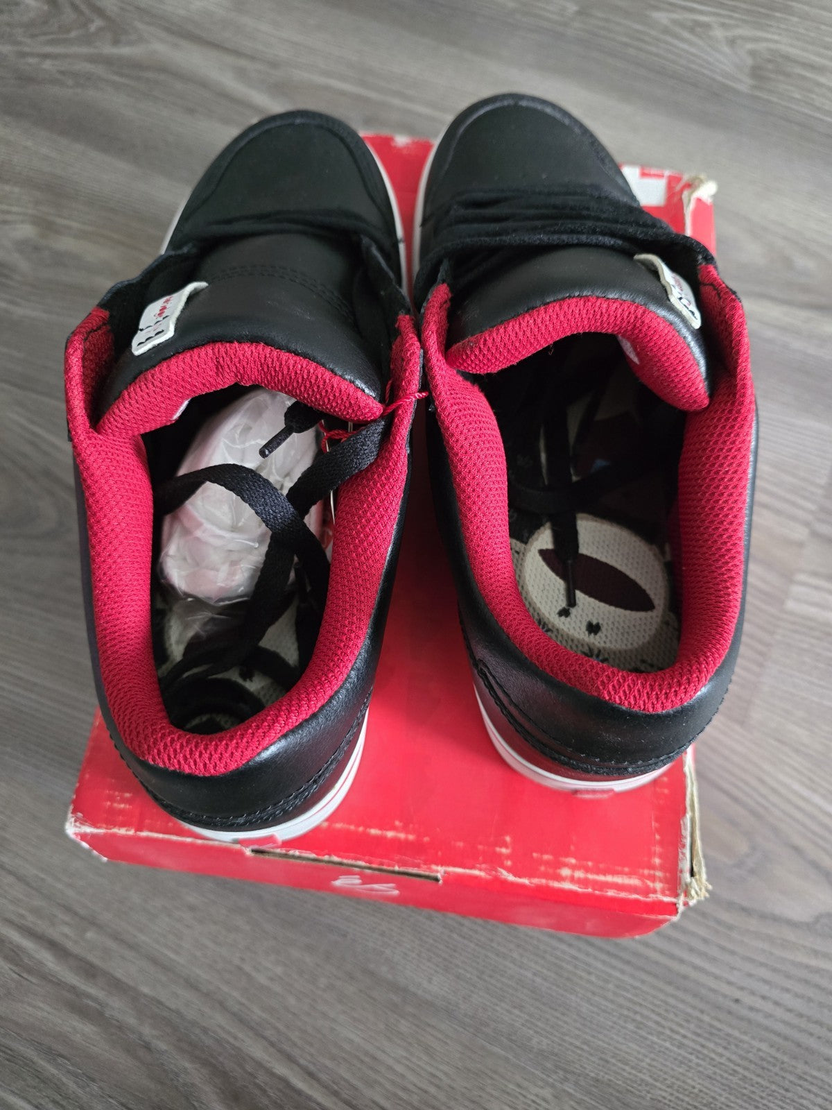 Es Theory low Black/Red leather Justin Eldridge Vintage Skate shoes Sz 9
